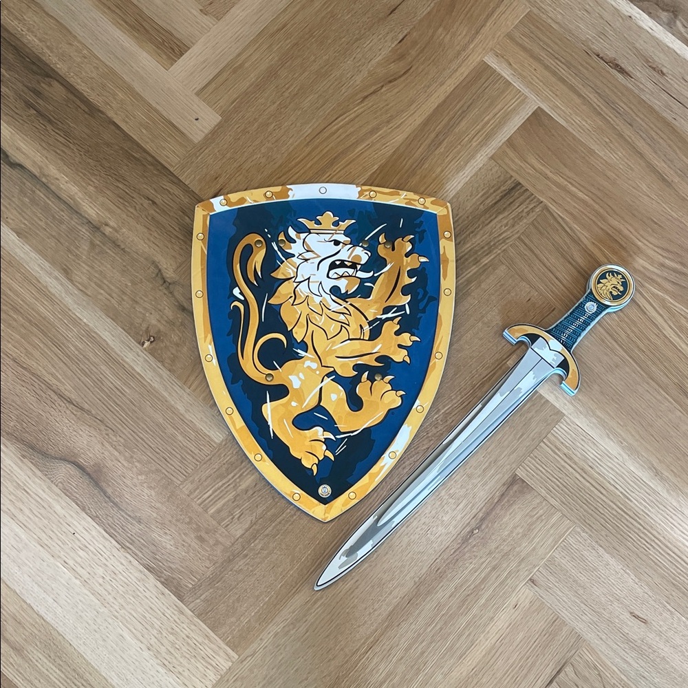 Walt Disney World Disney Bippidi Boppidi Boutique Sword and Shield Set